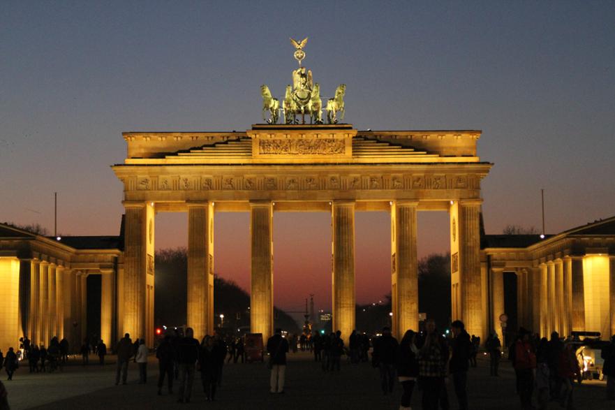 20110129-172800-Brandenburg-Gate-at-dusk.jpg
